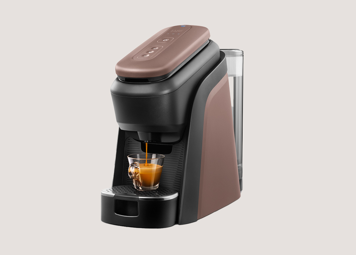 Tablì machine with coffee